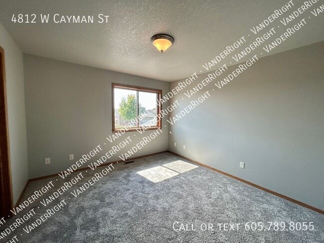 Building Photo - 4812 W Cayman St
