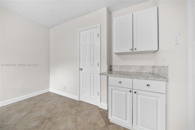 Building Photo - 1041 NE 9th Ave