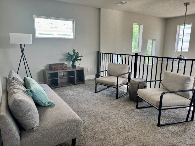 Building Photo - 210 Rainbow Dr