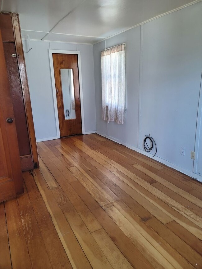 Building Photo - 1 Bed 1 Bath Single Family Home in Wisconsin Rapids