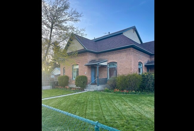 Primary Photo - 96-98 S Center St
