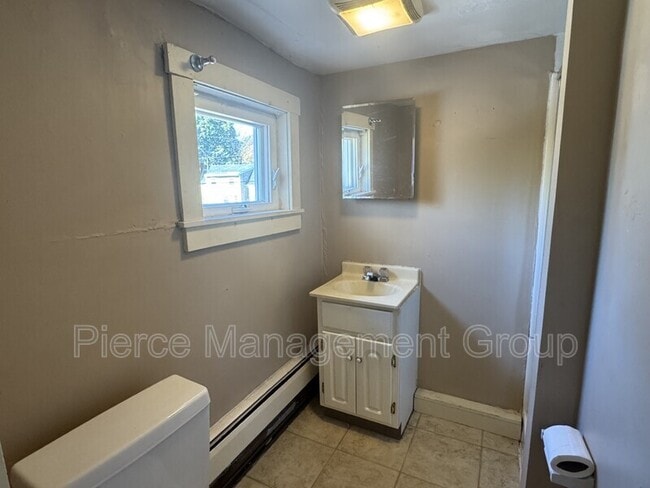 Building Photo - 43 Cross St