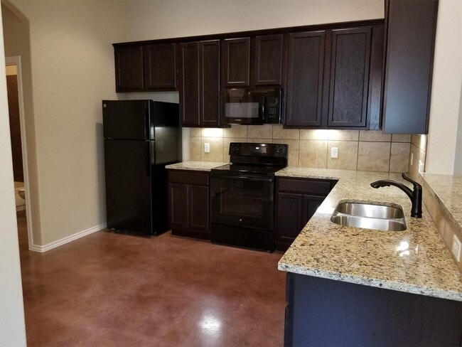 Building Photo - *COMING SOON* High Ceilings, Fenced Yard & 2-Car Garage – New Braunfels Living!