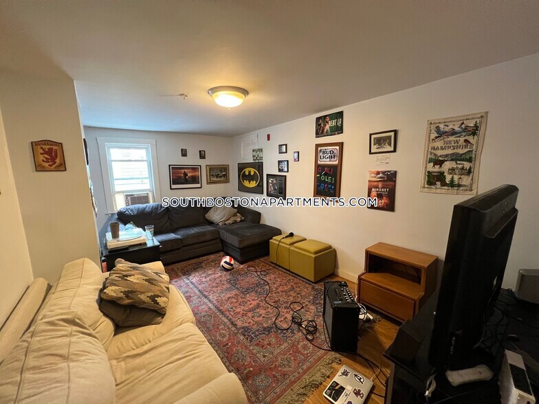 Building Photo - 266 Gold St