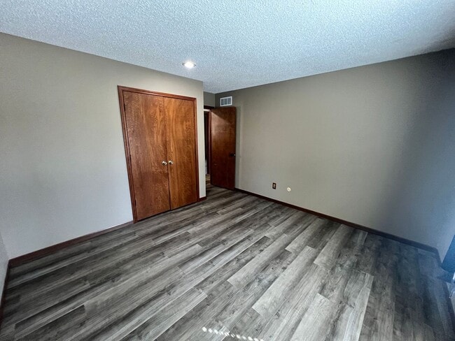 Building Photo - Spacious 3BR Home with 3-Car Garage & Big Backyard