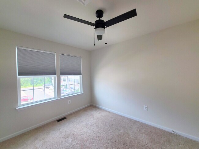 Building Photo - 3-Story Townhouse with Attached Garage in ...