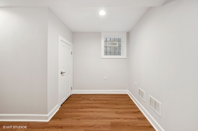 Building Photo - 2939 N Ashland Ave