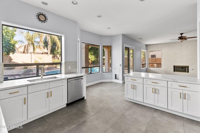 Building Photo - 6420 E Montreal Pl