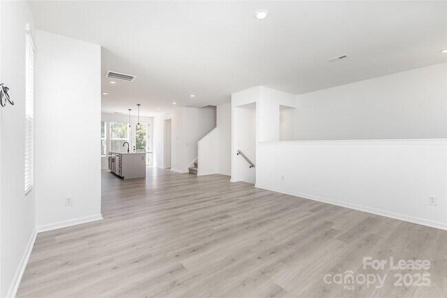 Building Photo - 1742 Blanche St