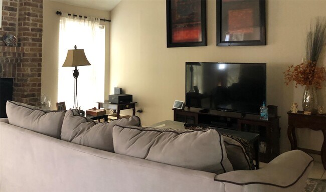 Building Photo - 8715 Lawncliff Ln