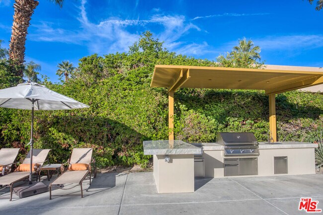 Building Photo - 6 Rocky Ln