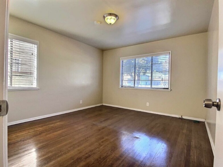 Building Photo - 4068 9th Ave