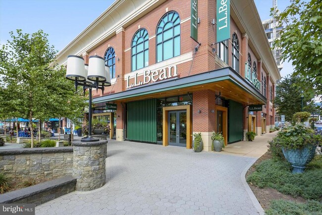 Building Photo - 10500 Rockville Pike