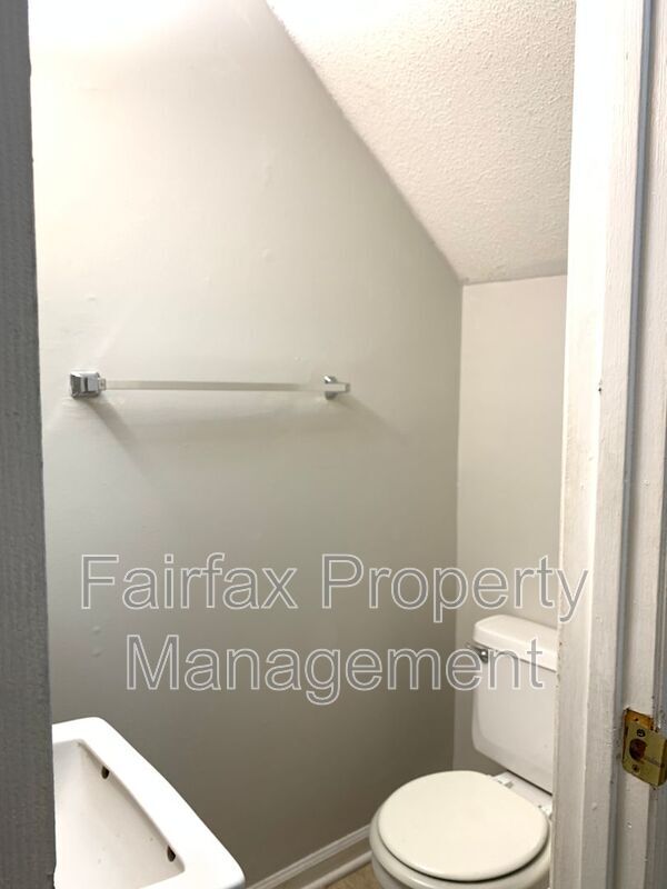 Building Photo - 1419 Cherrycrest Drive