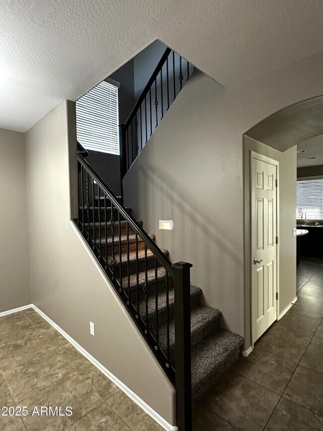 Building Photo - 11053 E Roselle Ave