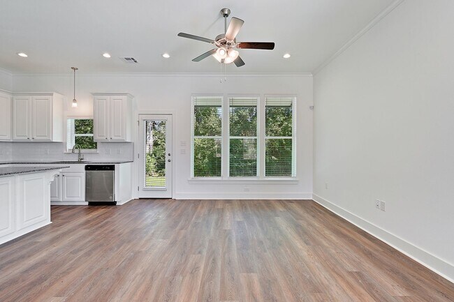 Building Photo - Must see Community near LSU!