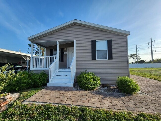 Building Photo - 445 Avanti Way Blvd