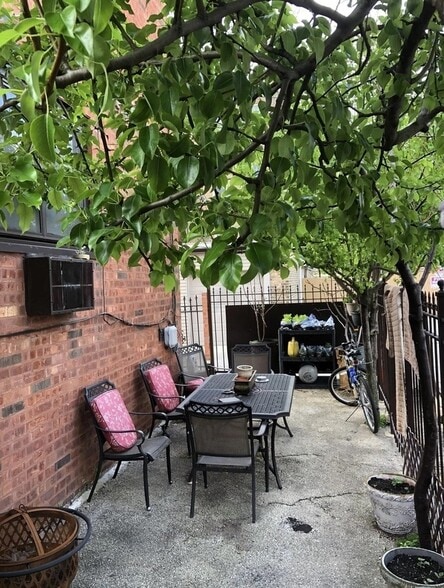 Building Photo - 6163 N Leavitt St