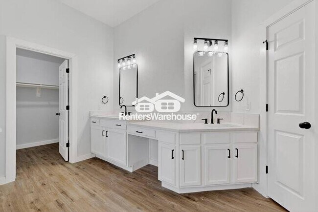 Building Photo - MOVE IN READY Denton Home