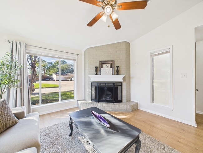 Building Photo - 7836 Bateman Ln