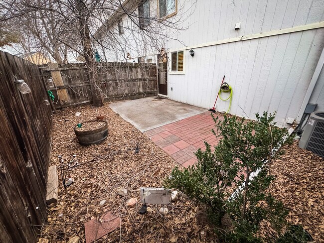 Building Photo - 220 E 8th Ave