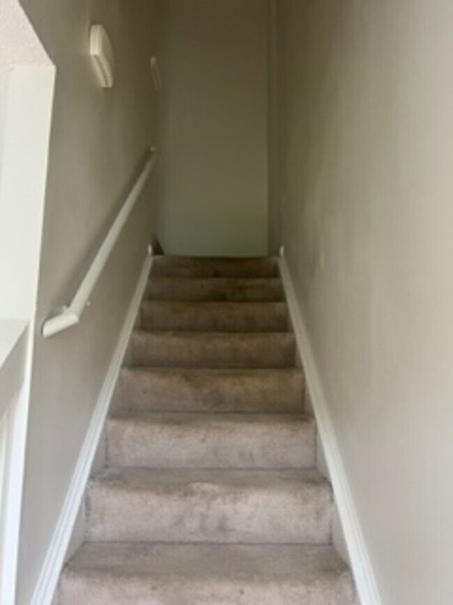 Building Photo - 2 Br 2 Bath