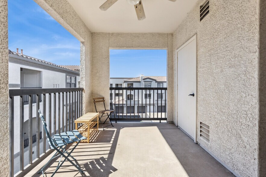 Building Photo - 9450 W Cabela Dr