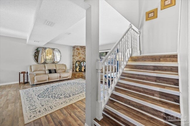 Building Photo - 3345 E Lloyd St