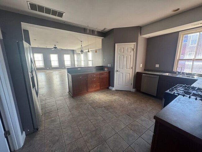 Building Photo - Must see 2 bed 2 bath!