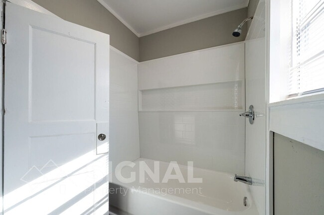 Building Photo - 2408 Fairfax Ave