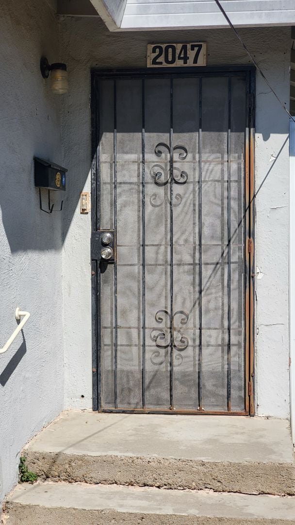 Building Photo - 2047 Glendale Ave