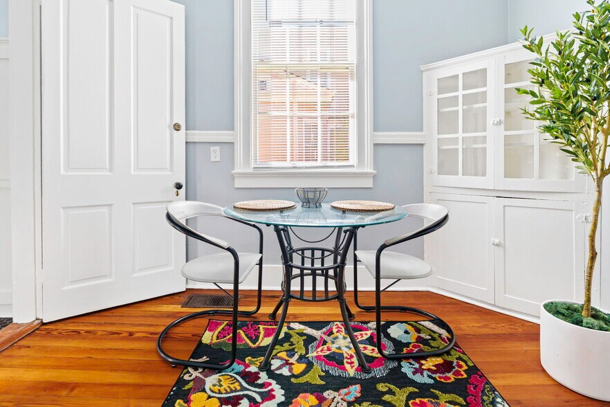 Building Photo - 538 Verret St