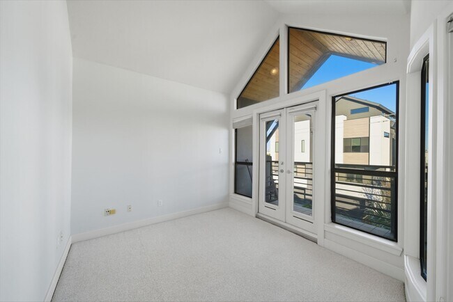 Building Photo - 1628 Van Buren St