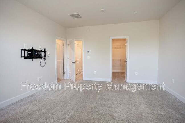Building Photo - 9882 Hopkins Lp
