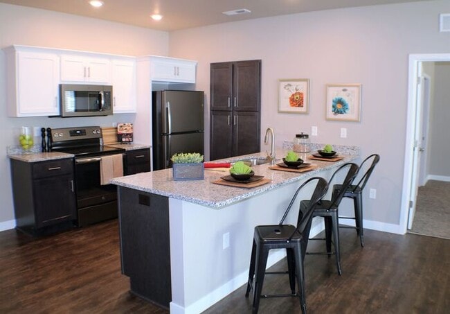 Building Photo - $1,625 | 2 Bedroom, 2 Bathroom Luxury CONDO | PET Friendly* | Sublease* | Available for February ...