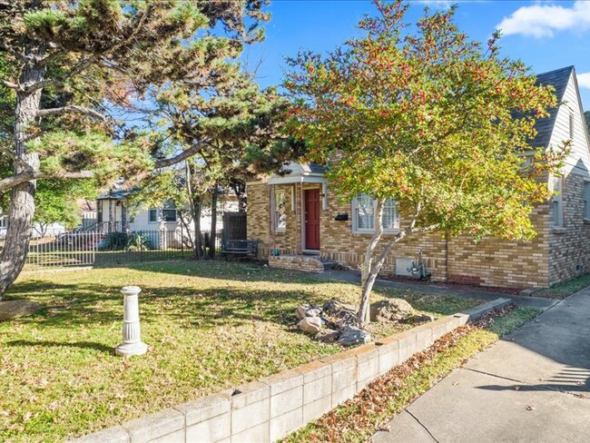 Building Photo - 3701 S Richmond Ave