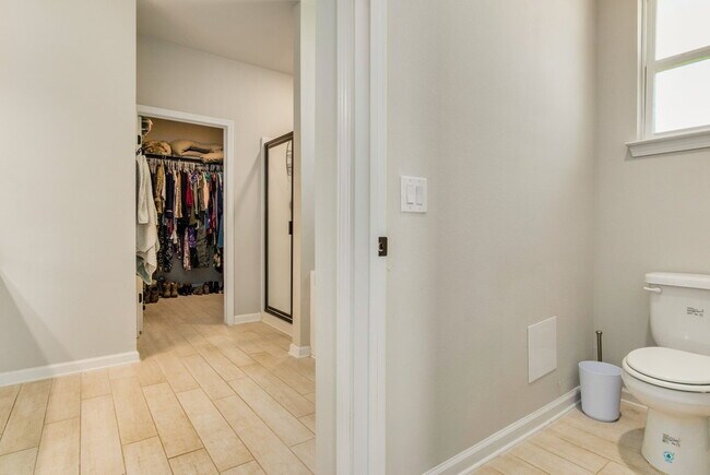 Building Photo - Bright, Beautiful Home in the Highly Desirable Sunrise Gated Community!