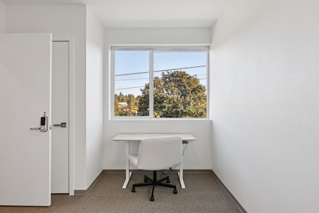 Building Photo - Brand-new 6B3B Townhouse near UW starts from $799/room.