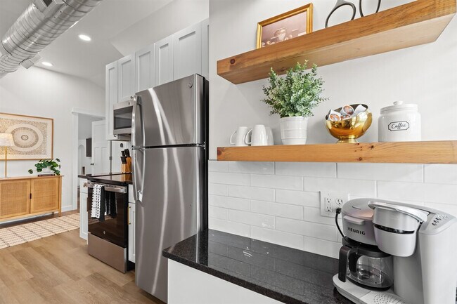 Building Photo - 221 Ardmore Dr