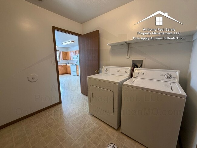 Building Photo - Gates Boulevard 2629–2631 Duplex