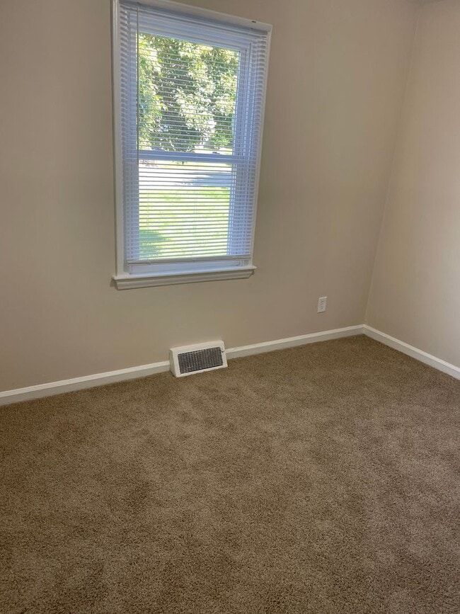 Building Photo - Adorable Duplex Located Off Spring Garden ...