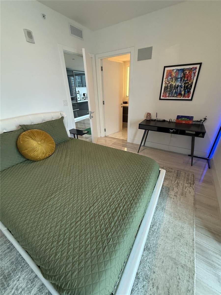 Building Photo - 1451 Brickell Ave