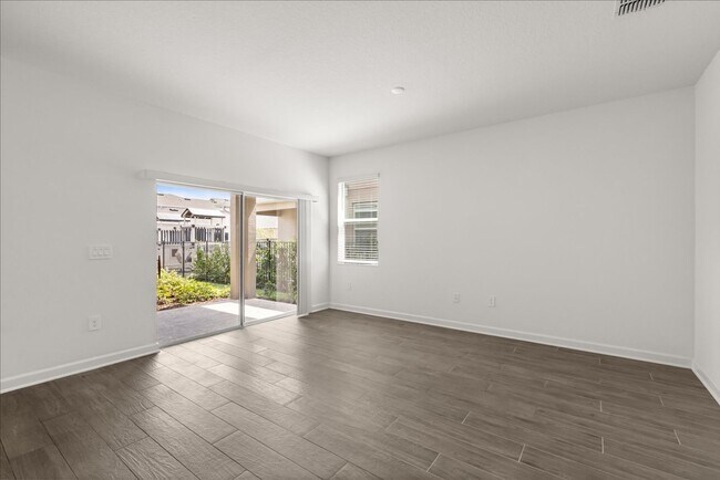 Building Photo - Spacious 5-Bedroom Solar Home for Rent in ...