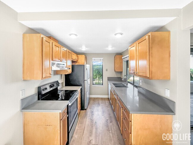 Building Photo - Beautiful 2BD/2BA Condo W/ Reserved Parkin...