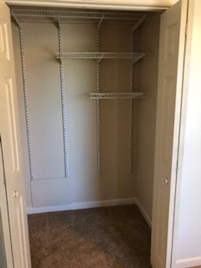 Building Photo - 3354 S Oaklawn Cir