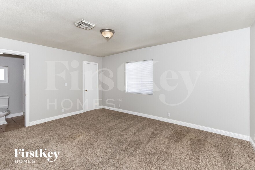 Building Photo - 1692 Capistrano Ave