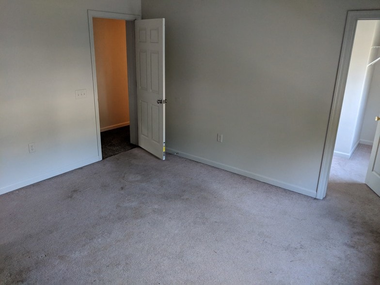 master bedroom - 357 Braeside Ave