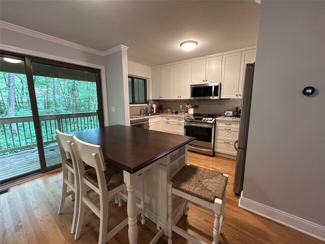 Building Photo - 277 Maplewood Dr