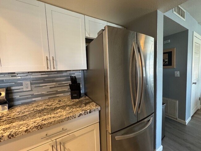 Building Photo - Furnished 2 BR Condo w/ Utilities Boat Dock, Marina, Garage -Roadhaven Marina Avail June-Dec, May...