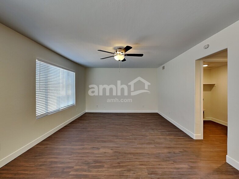 Building Photo - 5230 W Ian Dr